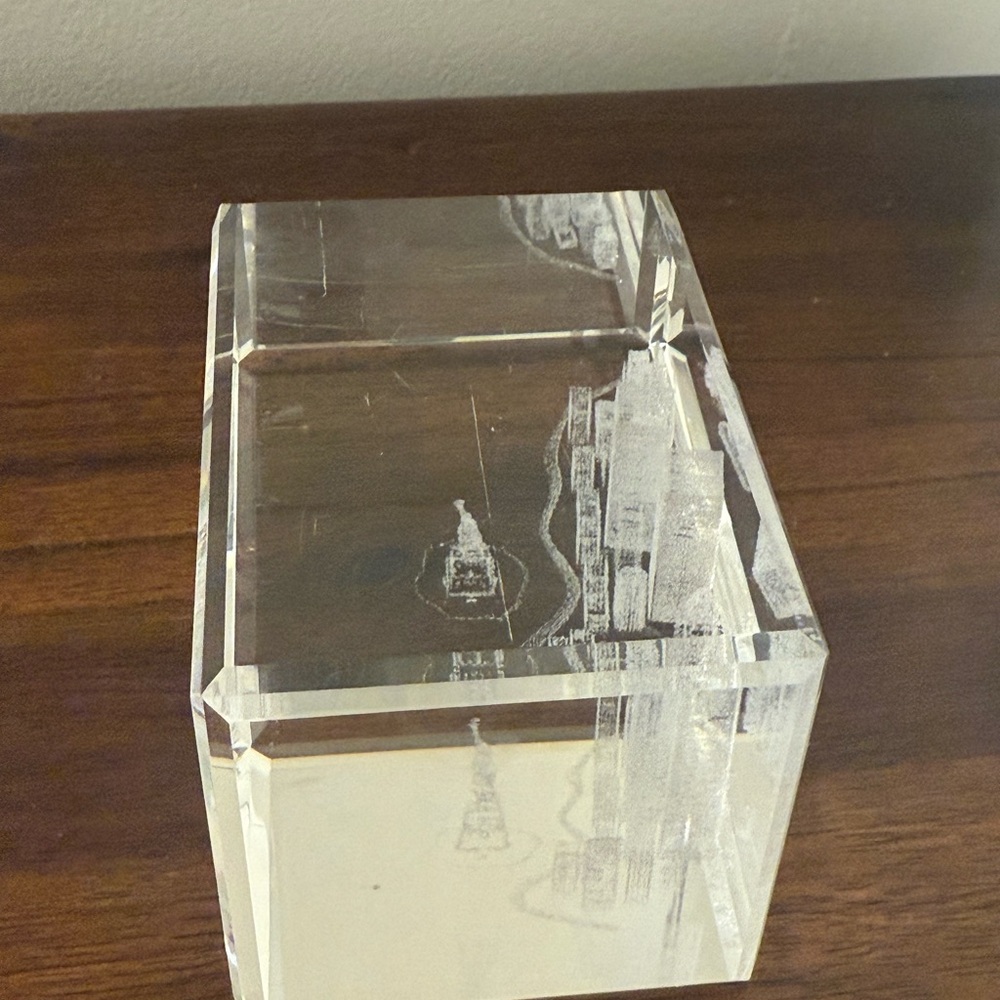 World Trade Center NYC Twin Towers Etched Glass 3D Memorial Paperweight - Picture 10 of 13
